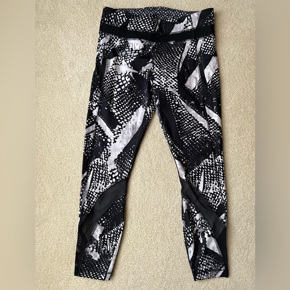 Lululemon Running Tights Sz 8. Excellent condition. 7/8 length